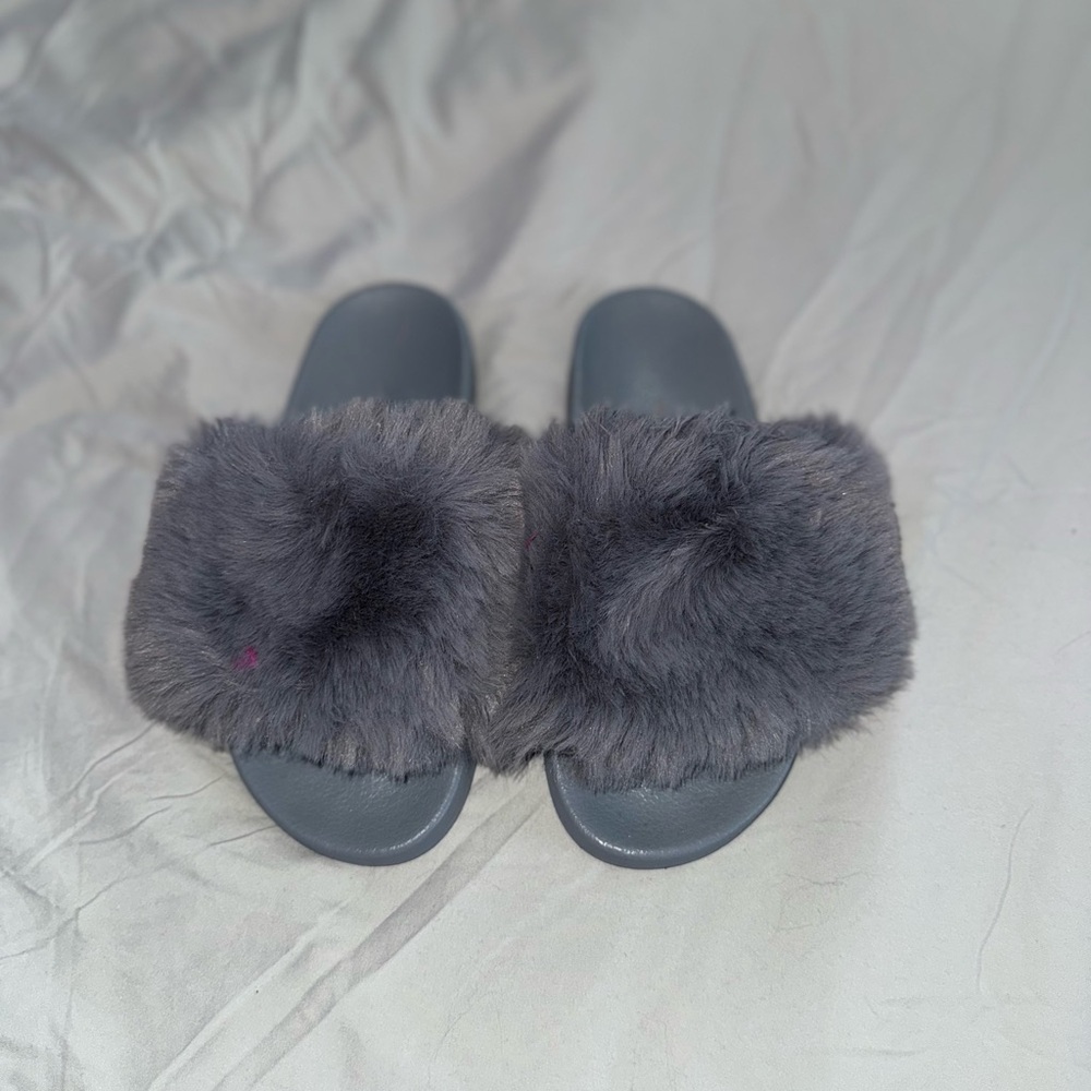 Fashion Nova, gray furry slides, size 8